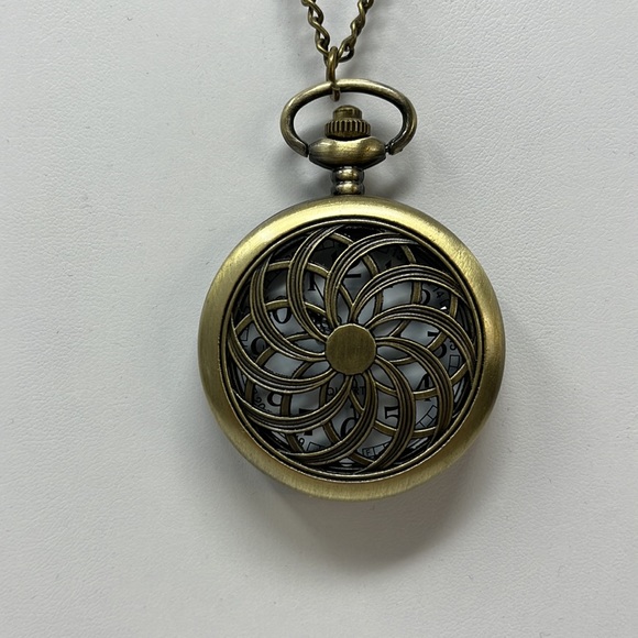 Pocket watch necklace bronze style finish with chain - Picture 2 of 5